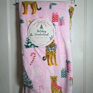 Holiday Wonderland Cheetah Christmas Velvet Plush Throw Blanket 60in X 70in NEW